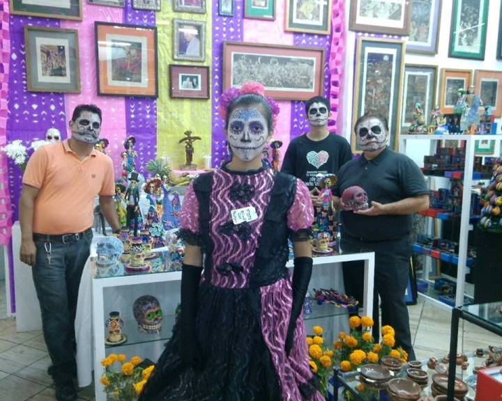 at the Indigena gallery downtown fo Dia de los Muertos festivities