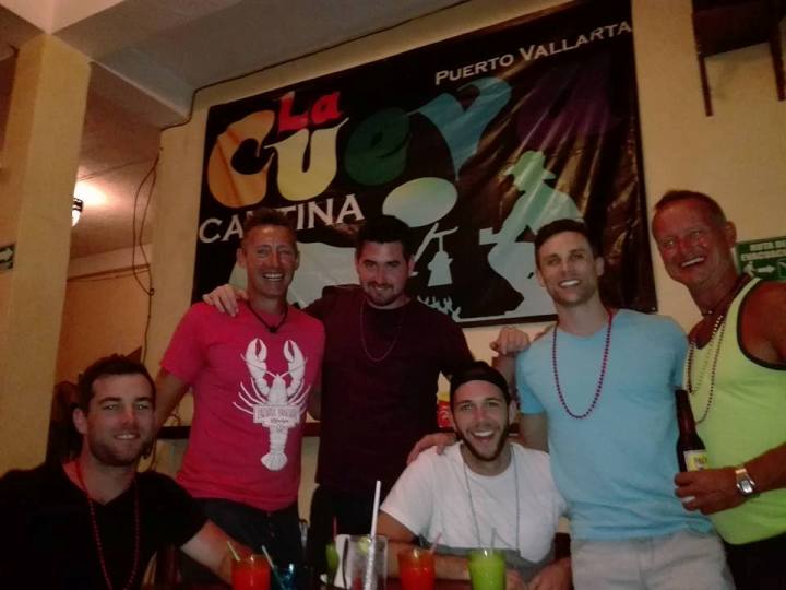 la cueva gay bar chicago