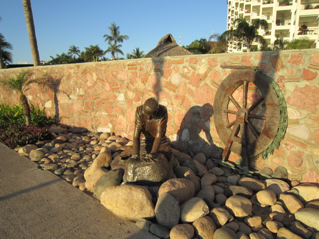vallarta sculpture, the Washer Woman